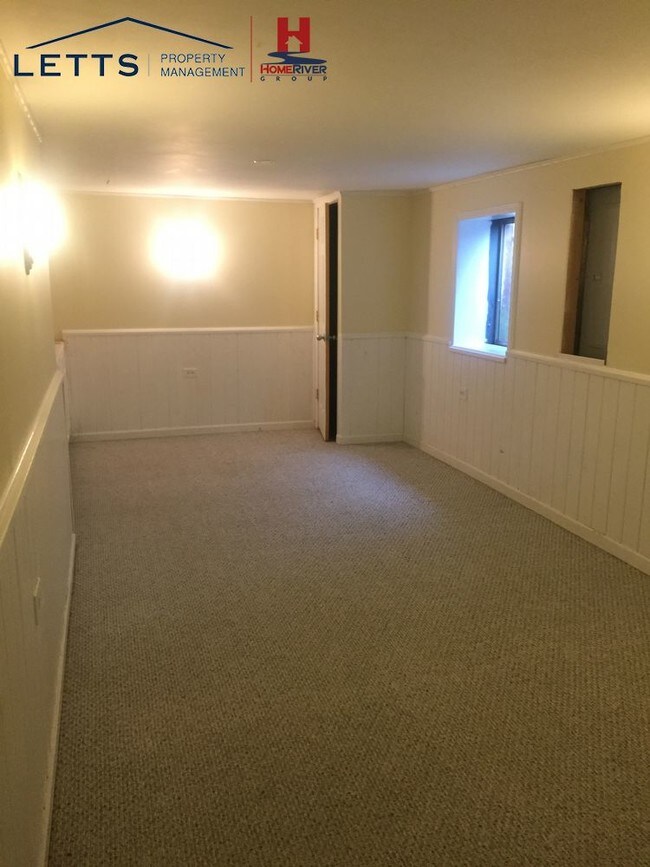Building Photo - NEWLY RENOVATED 4 BDRM 2.5 BATH