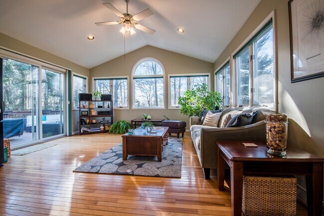 Building Photo - Immaculate 3 Bedroom SFH in Owings Mills!