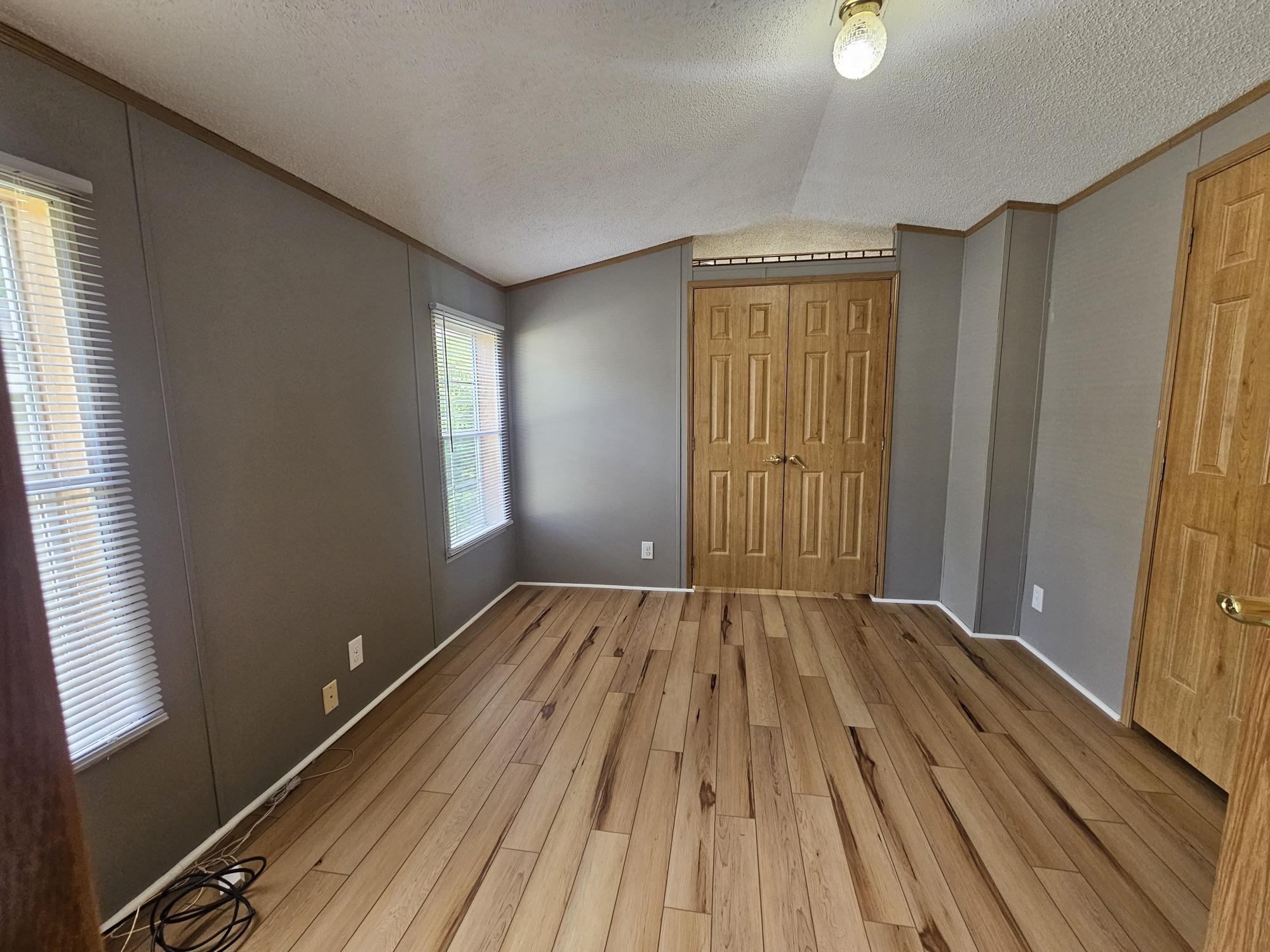 Building Photo - 442 Tulip Dr