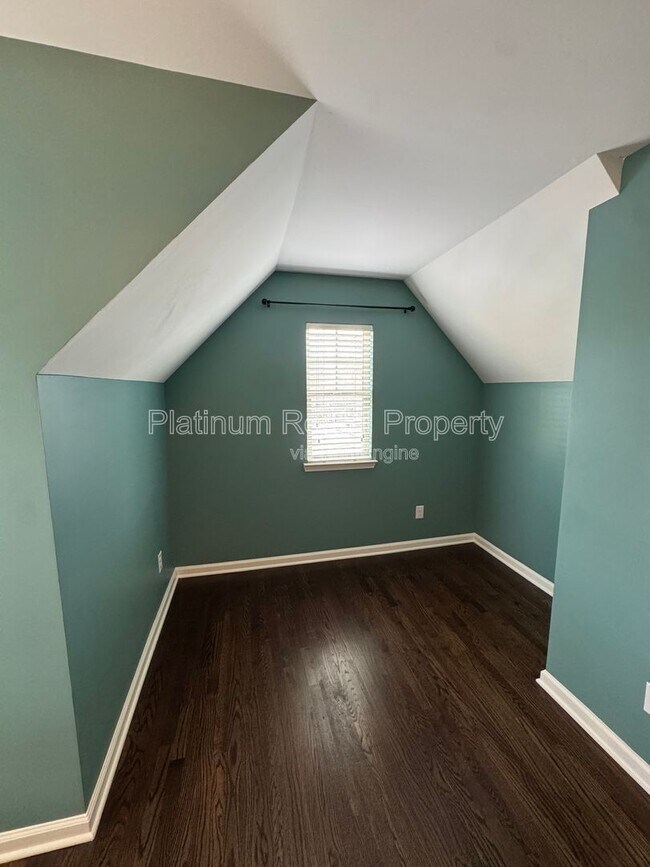 Building Photo - 211 Creek Side Pass