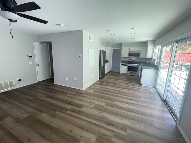 Building Photo - 4 Bedroom Cul-du-sac Home Avaialble!
