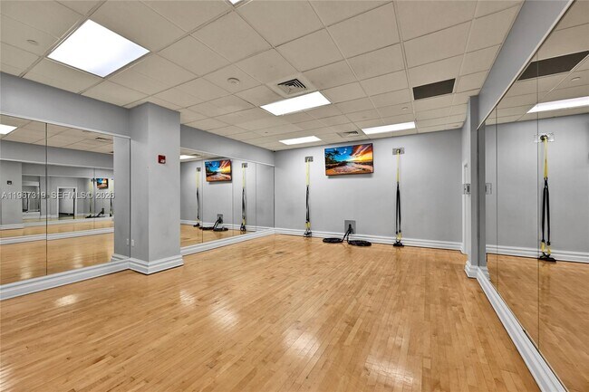 Building Photo - 2501 S Ocean Dr