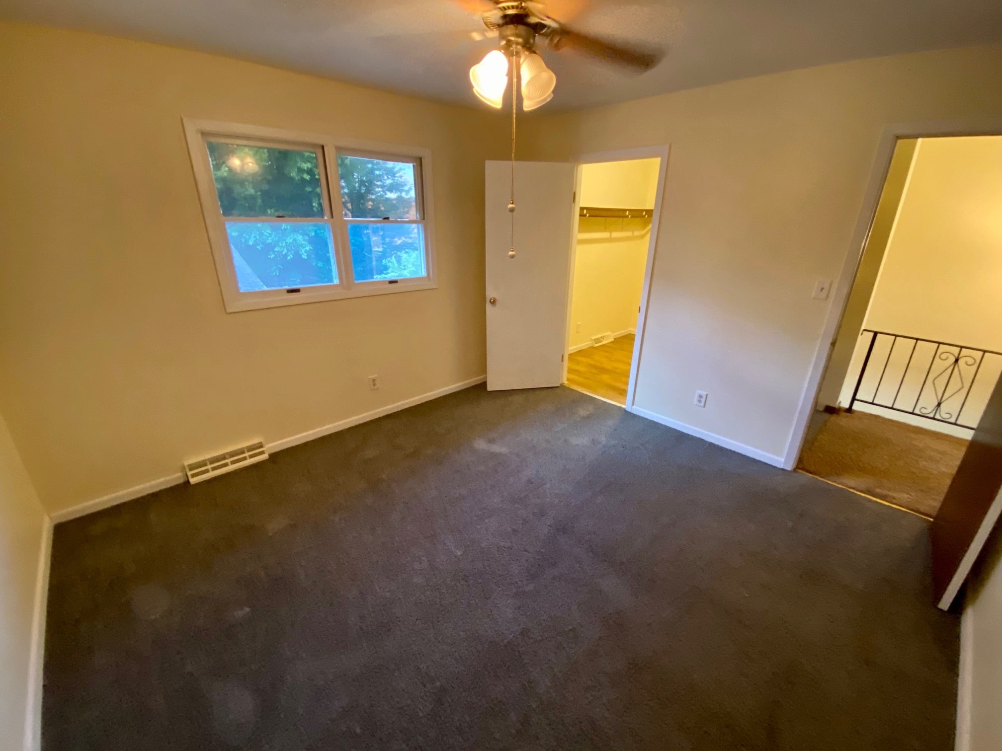 Building Photo - 3152 Losey Blvd S