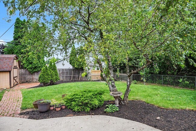 Building Photo - 898 Havendale Dr