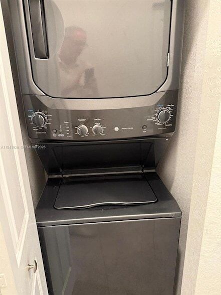 Building Photo - 887 NE 211th St