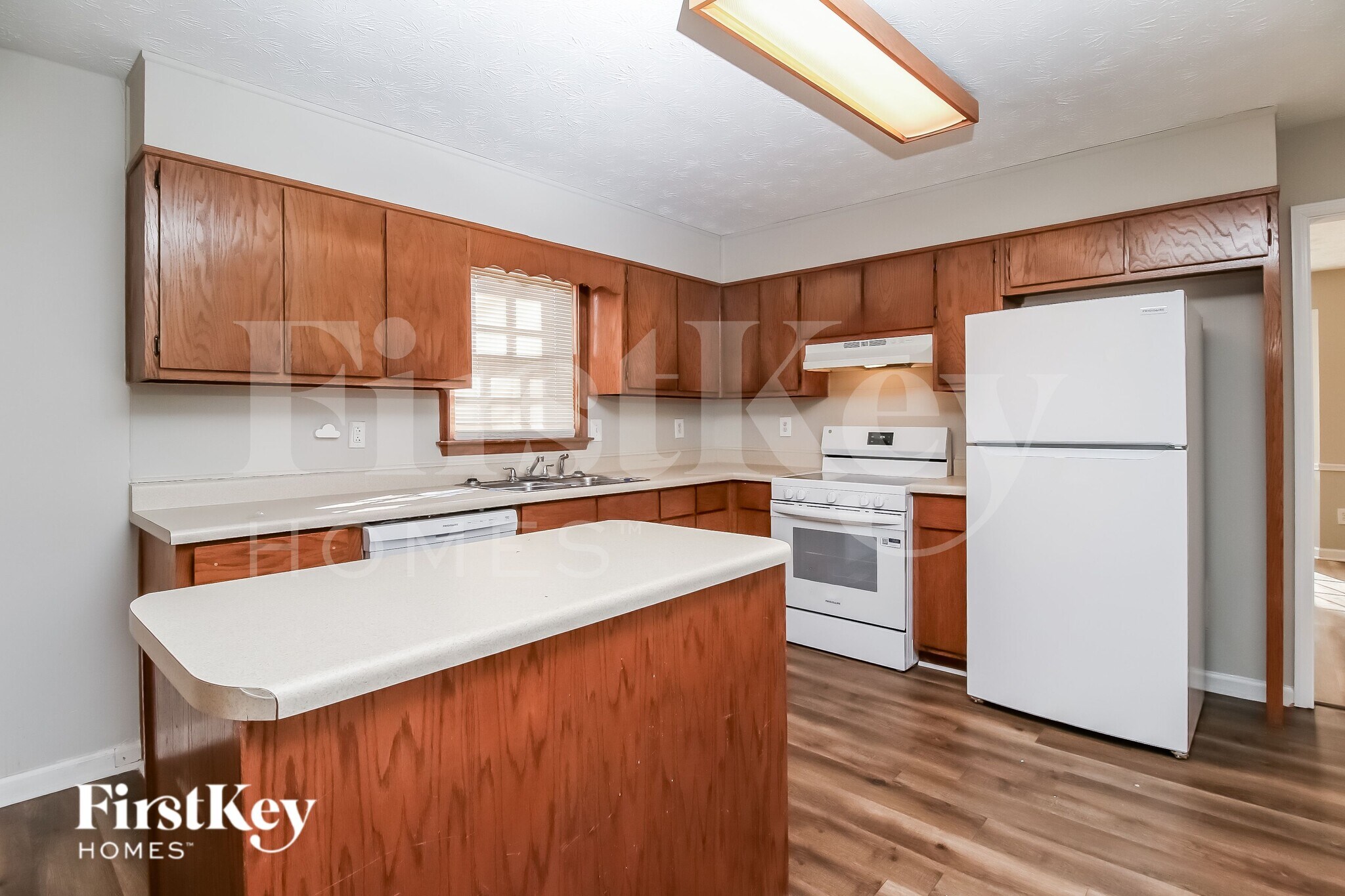 Building Photo - 1930 Fernwood Dr