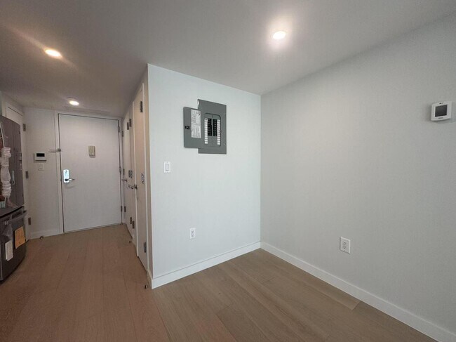 Building Photo - 136-80-136-41 41st Ave
