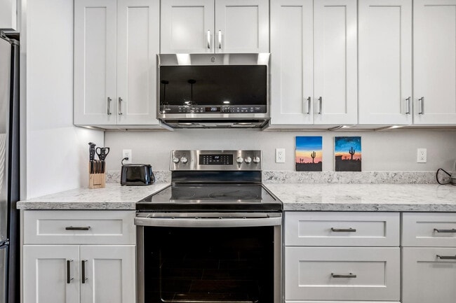 Building Photo - 7340 N Vía Camello Del Norte