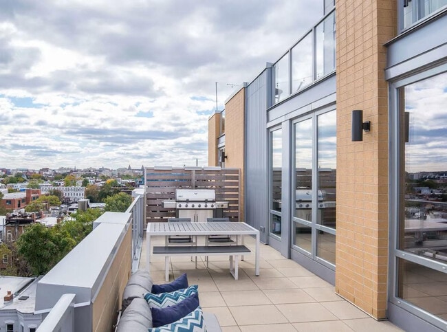 Building Photo - 1330 Wallach Pl NW