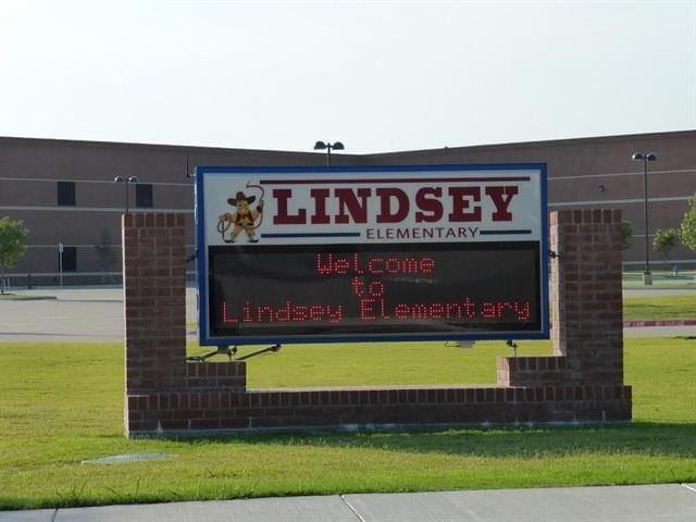 Building Photo - 4944 Stray Creek Ln