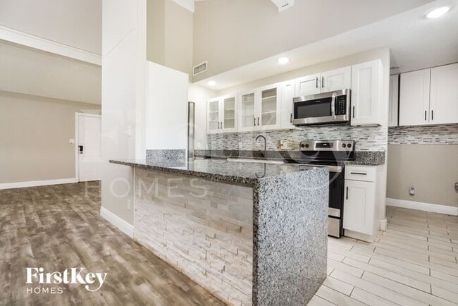 Building Photo - 1520 Tivoli Dr