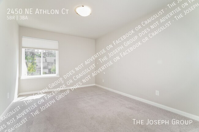 Building Photo - 2450 NE Athlon Ct