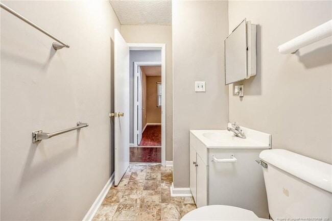 Building Photo - 1709 Sandy Run Rd