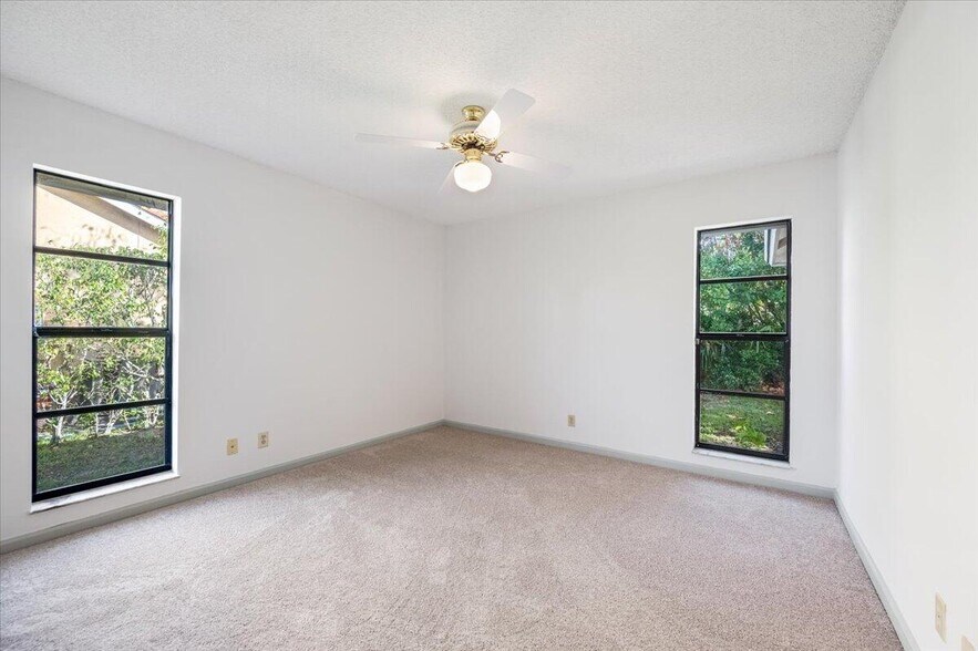 Building Photo - 2216 Amesbury Ct