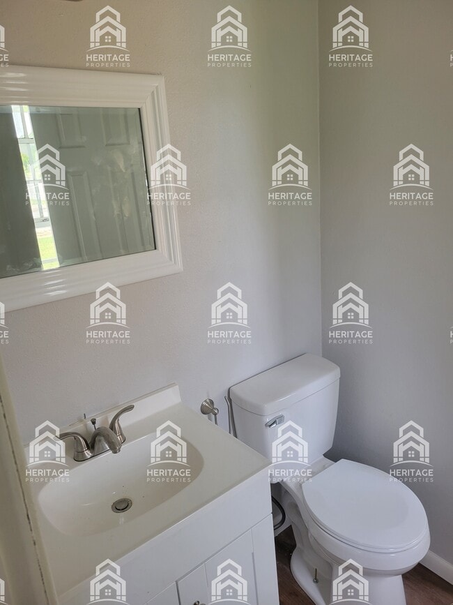 Building Photo - 1809 Fairfax Ave