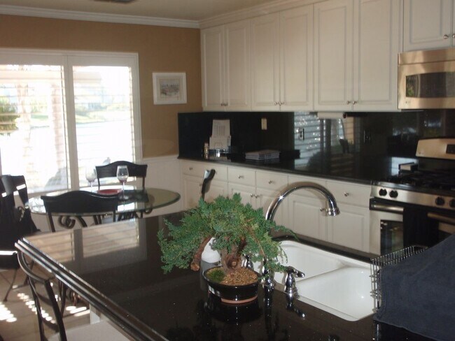 Building Photo - 3592 Lakefront Circle