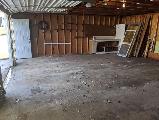 Building Photo - 3 bed 2 bath single family home in Merrill...