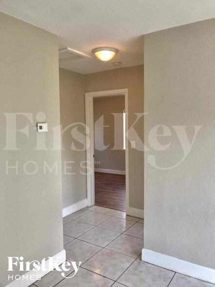 Building Photo - 3057 SW 2nd St