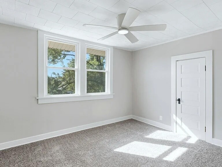 Building Photo - 121 E Branning Ave