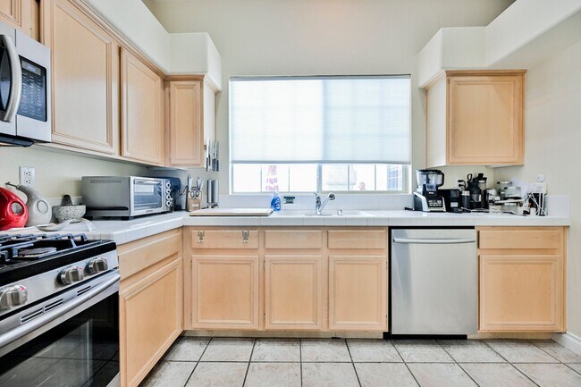 Building Photo - Summerlin - Single Story Townhome -