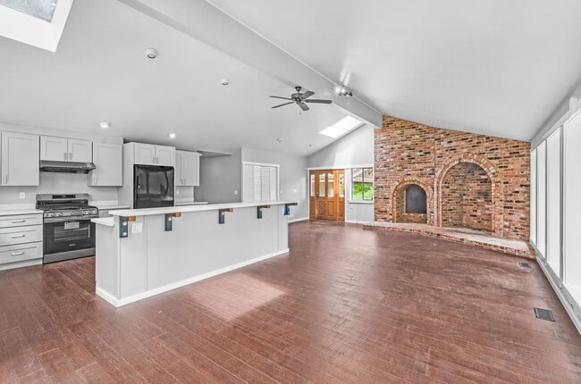 Building Photo - 4Bd/3Ba Duvall House