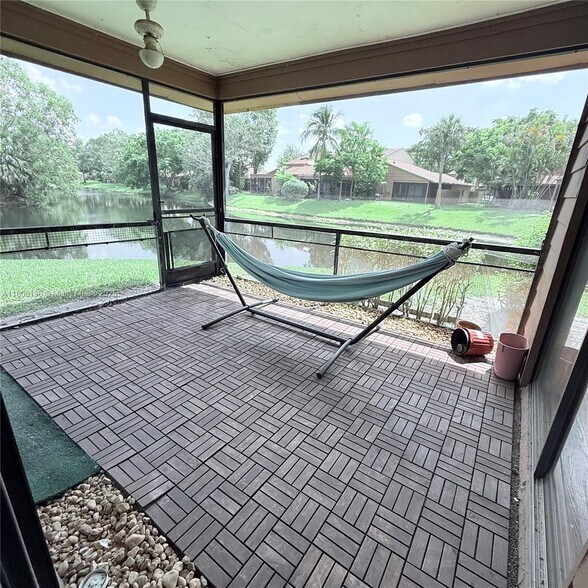 Building Photo - 6183 Live Oak Ct