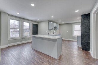 Building Photo - 68 Lewis Ave