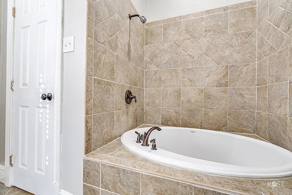 Building Photo - 2 N Adams St