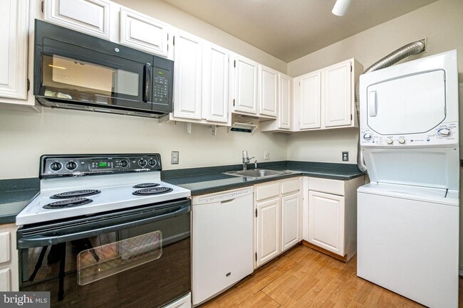 Building Photo - 1201 O St NW