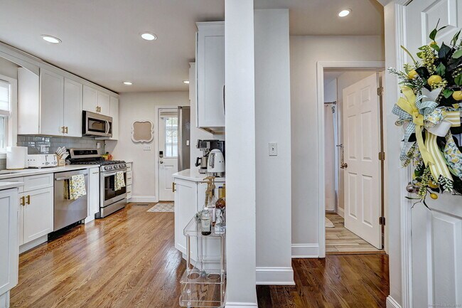 Building Photo - 40 Hazelwood Ave