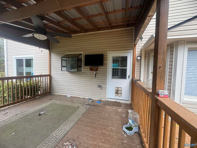 Building Photo - 915 Highland Dr