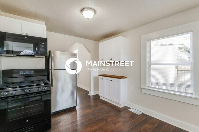 Building Photo - 2 Bedroom Pet-Friendly Home in Louisville,...
