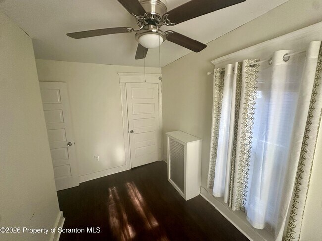 Building Photo - 916-918 Grandview St