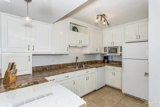 Building Photo - 1100 Fort Pickens Rd