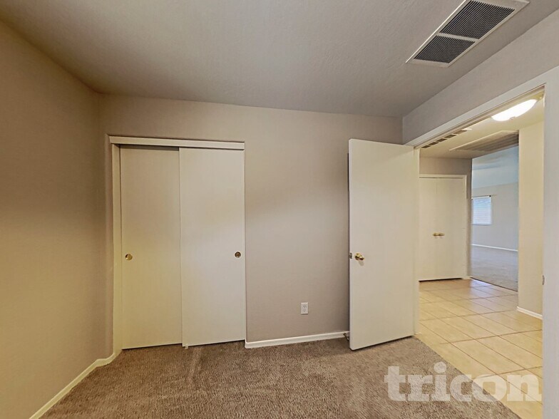 Building Photo - 25683 W St Kateri Dr