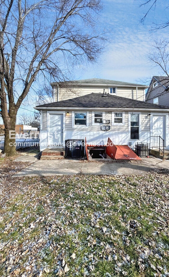 Building Photo - 37 S Yale Ave