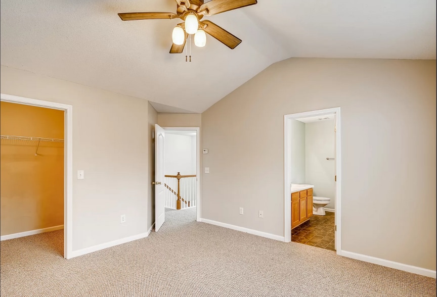 Master bedroom - 255 Fox Creek Blvd