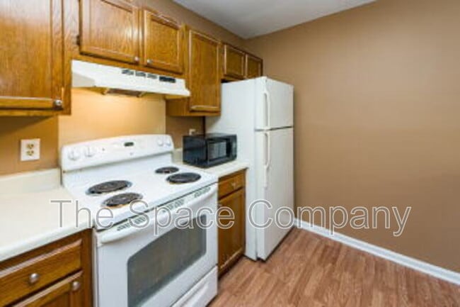 Building Photo - 404 Erskine St