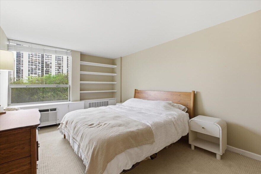 Building Photo - 1360 N Sandburg Terrace