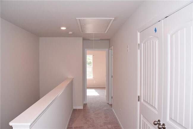 Building Photo - 549 Ruths Dr