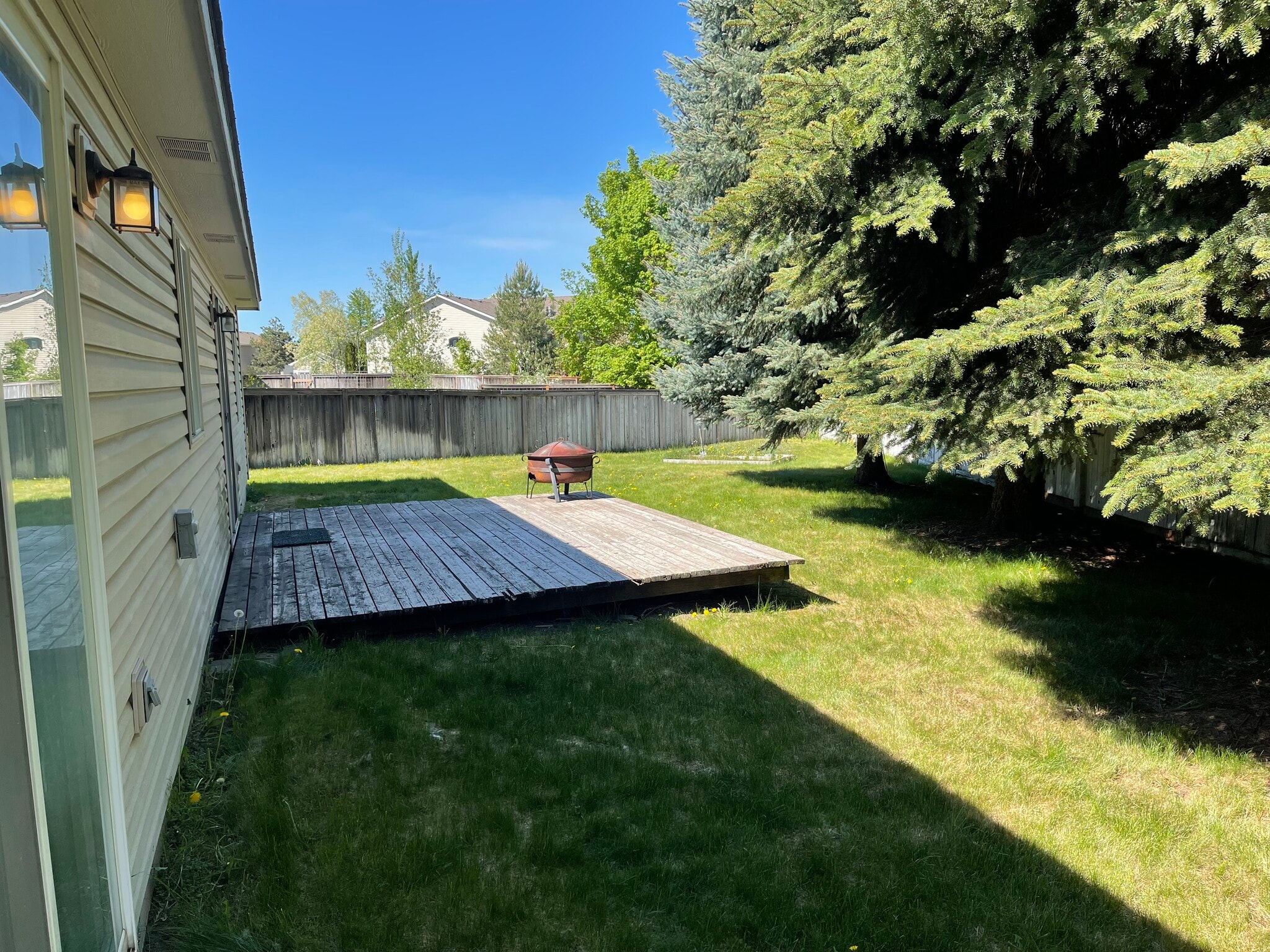Building Photo - 1635 W Monet Dr