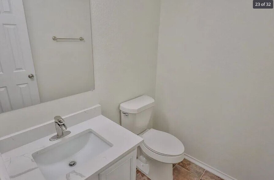Building Photo - 7330 Twin Falls Dr
