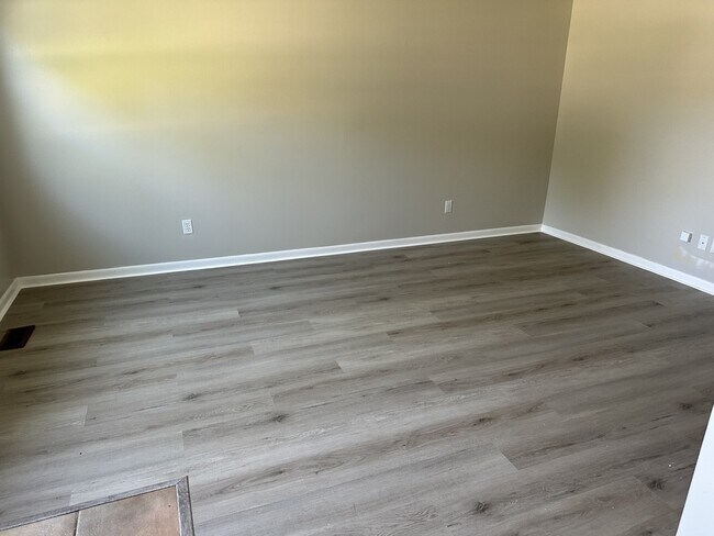 Building Photo - 720 Pool Ave