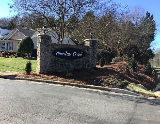 Building Photo - 3 Bedroom Condo off McConnells Hwy!  ***RE...