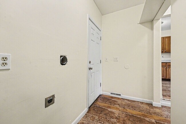 Building Photo - 76 Newland Ct