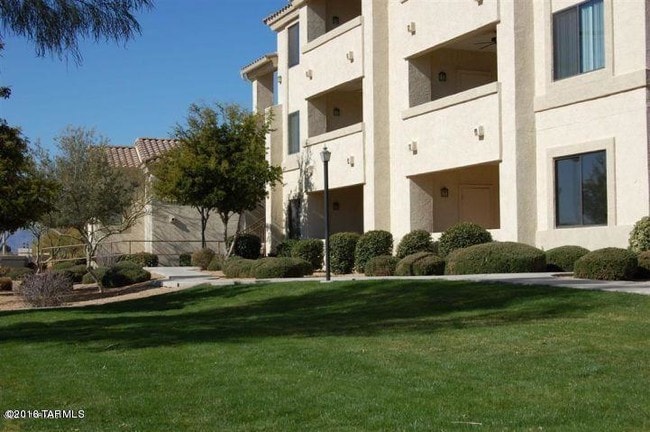 Building Photo - 2550 E River Rd