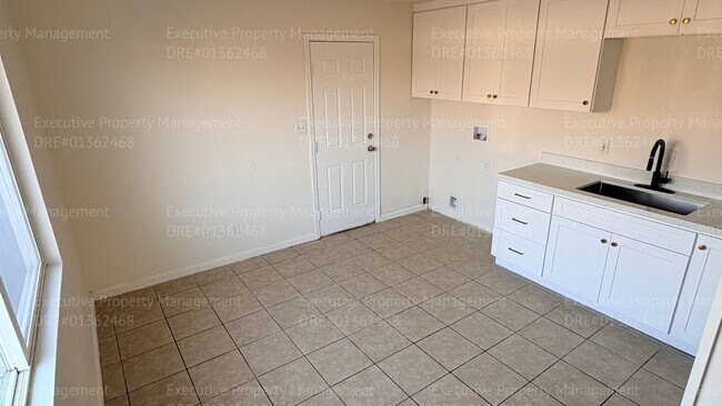 Building Photo - 3306 Gardenia Ave