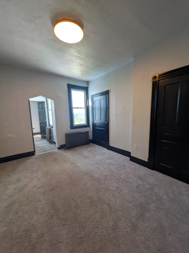 Building Photo - Newly Updated 3 bedroom in Carrick! Section 8 is considered