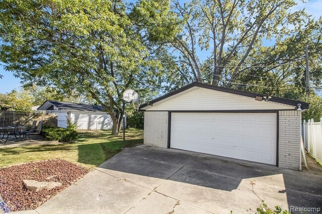 Building Photo - 2240 Camel Dr