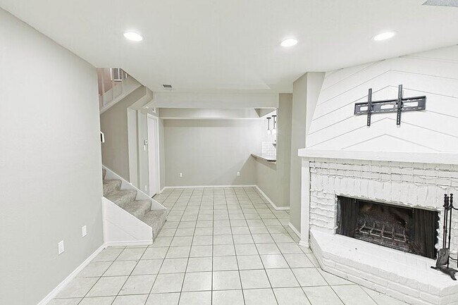 Building Photo - 889 Dublin Dr